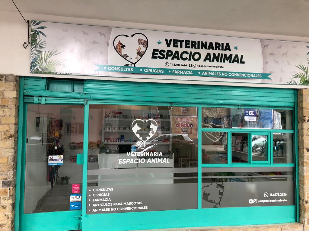 Fachada y recepción de Veterinaria Espacio Animal en Villa Urquiza